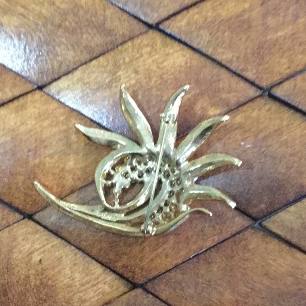 Brooch - Picture 2 of 2